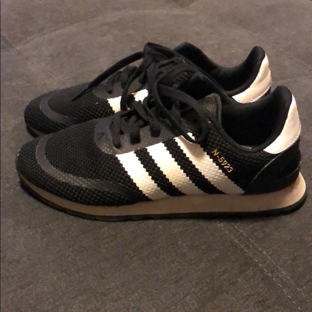 Boys Adidas size 3 N-5923